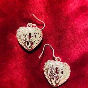 💟 Silver puffed heart Earrings